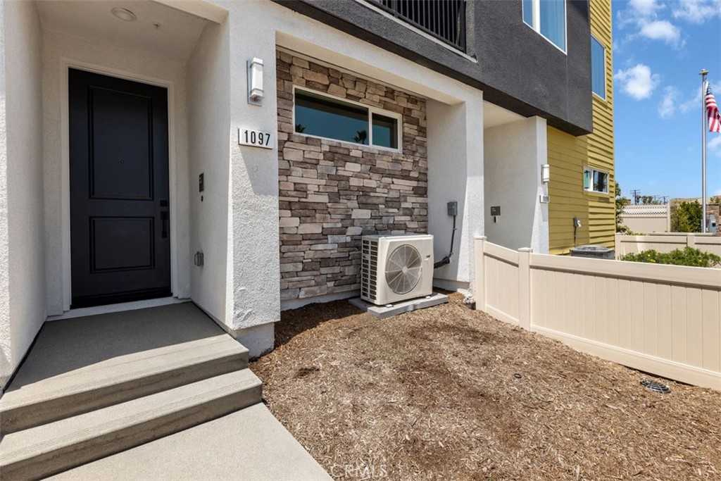 1097 N Harbor Boulevard