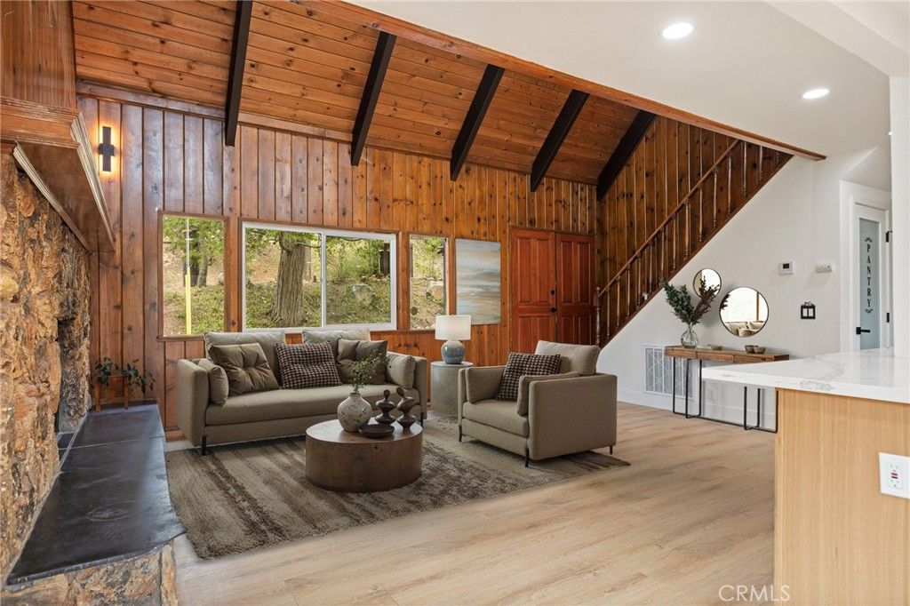 Photo of 1076 Grass Valley Road, Lake Arrowhead, CA 92352 (MLS # IG26083967)