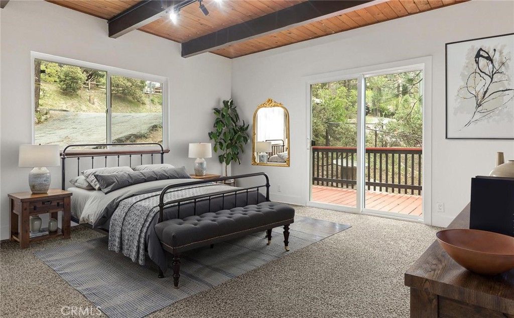 Photo of 1076 Grass Valley Road, Lake Arrowhead, CA 92352 (MLS # IG26083967)