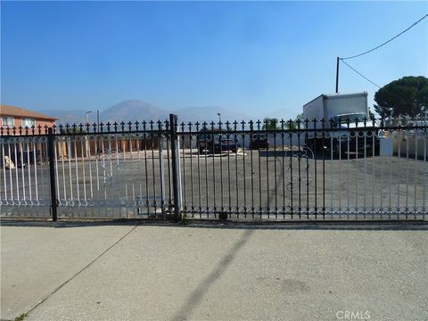 Photo of 3119 N Golden Ave, San Bernardino, CA 92404 (MLS # DW26058465)