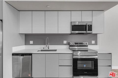 Photo of 825 S Coronado Street #602, Los Angeles, CA 90057 (MLS # 25629243)