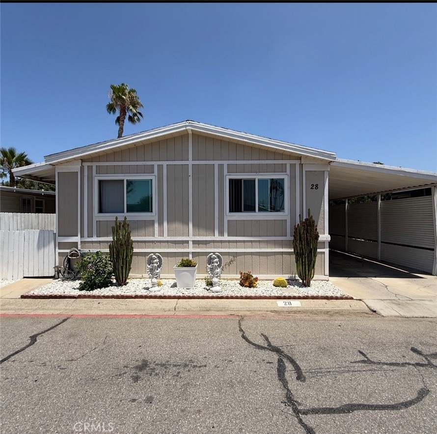 Welcome to 3883 Buchanan St, Space 28, located in the all-ages community of Sierra Pines Park in Riverside.
This beautiful three-bedroom, two-bathroom home is well maintained and features a recently renovated kitchen, laminate flooring, and a ceiling fan above the dining area.
Community amenities include a swimming pool, jacuzzi, and clubhouse. Plus, it's conveniently located near freeways, shopping centers, and schools—making everyday living easier.
Don’t miss out—contact us today to schedule a showing or get more details!