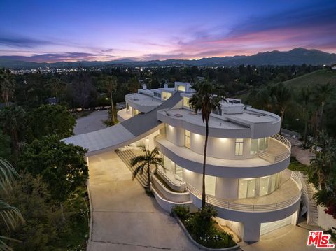 10829 Winnetka Avenue Chatsworth CA 91311