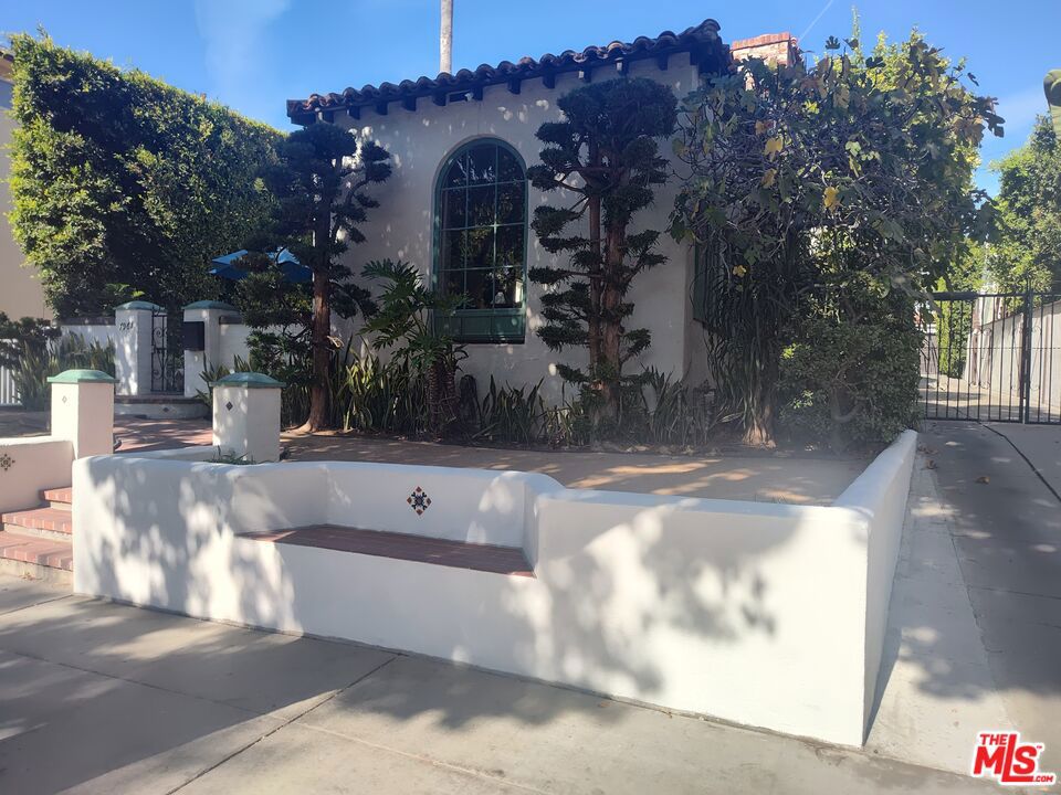 7961 Norton Avenue, West Hollywood CA 90046