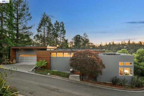 Photo of 6201 WESTWOOD WAY, Oakland, CA 94611 (MLS # 41152528)