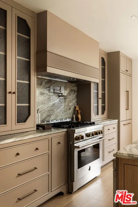 Los Angeles, California 90049, United States, 4 Bedrooms Bedrooms, ,5 BathroomsBathrooms,Residential,Pending,212276