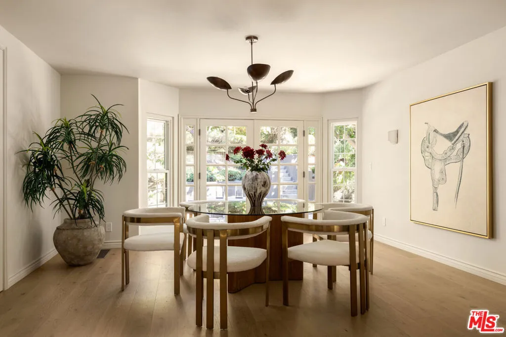 Los Angeles, California 90049, United States, 4 Bedrooms Bedrooms, ,5 BathroomsBathrooms,Residential,Pending,212276