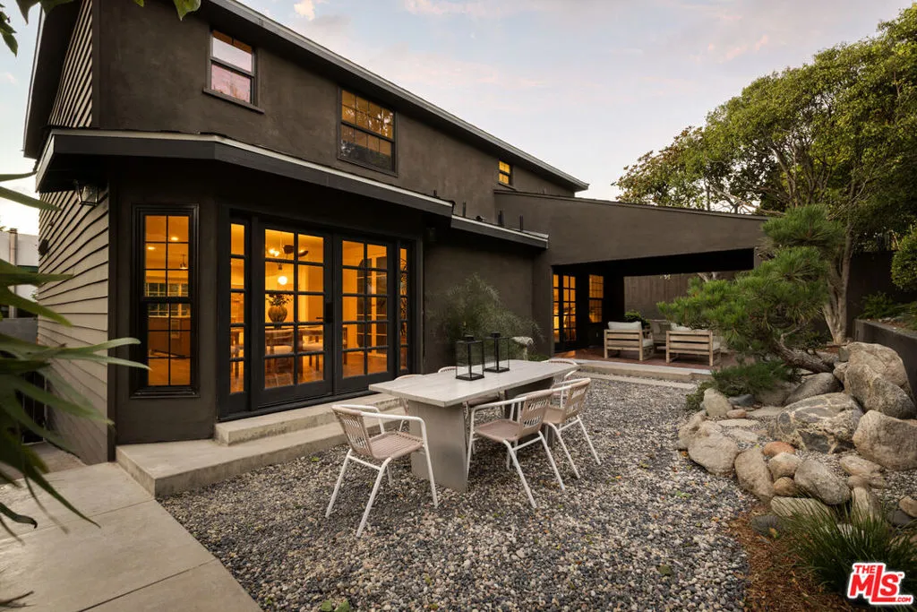 Los Angeles, California 90049, United States, 4 Bedrooms Bedrooms, ,5 BathroomsBathrooms,Residential,Pending,212276