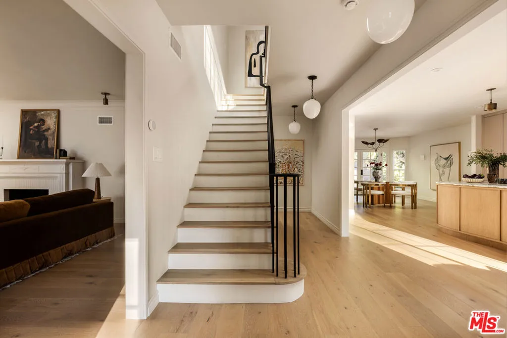 Los Angeles, California 90049, United States, 4 Bedrooms Bedrooms, ,5 BathroomsBathrooms,Residential,Pending,212276