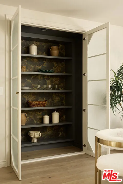 Los Angeles, California 90049, United States, 4 Bedrooms Bedrooms, ,5 BathroomsBathrooms,Residential,Pending,212276