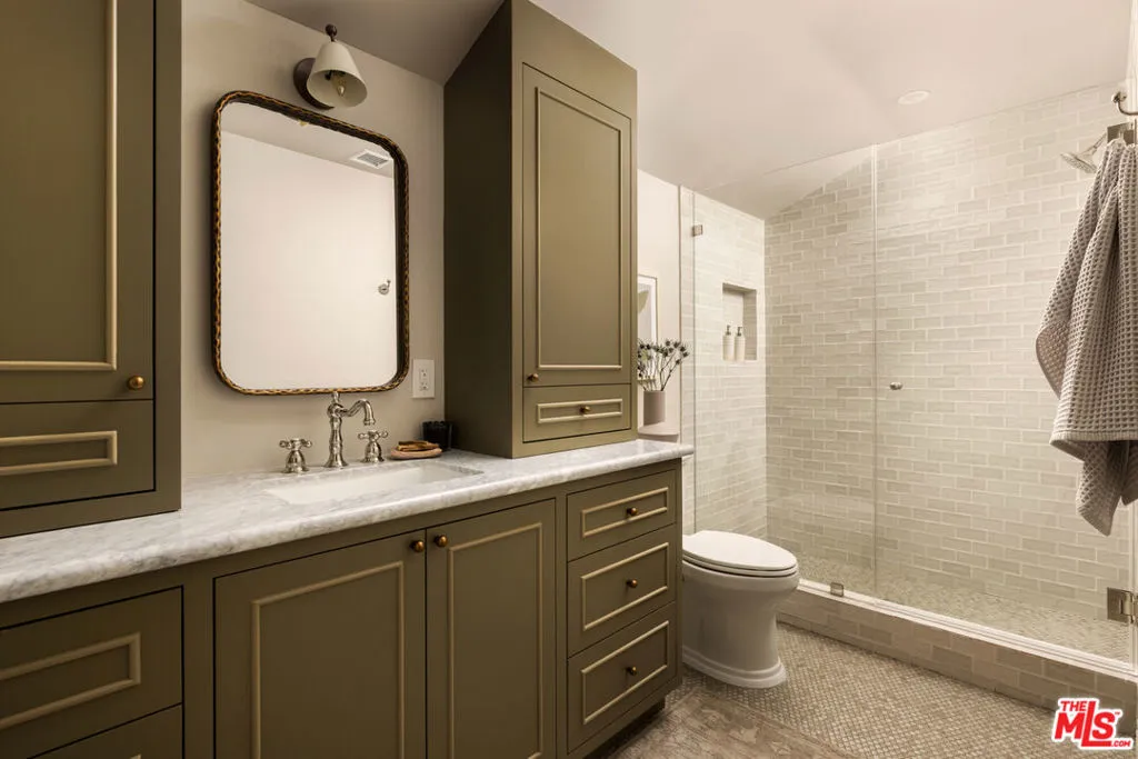 Los Angeles, California 90049, United States, 4 Bedrooms Bedrooms, ,5 BathroomsBathrooms,Residential,Pending,212276