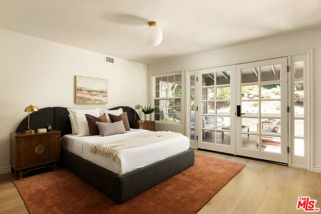 Los Angeles, California 90049, United States, 4 Bedrooms Bedrooms, ,5 BathroomsBathrooms,Residential,Pending,212276