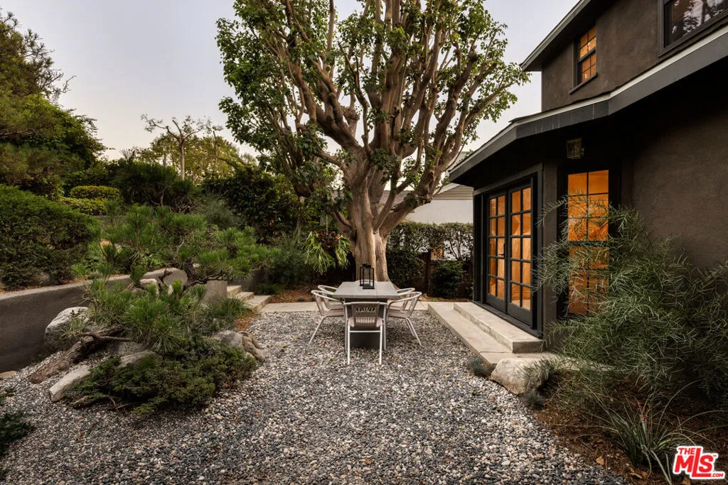 Los Angeles, California 90049, United States, 4 Bedrooms Bedrooms, ,5 BathroomsBathrooms,Residential,Pending,212276