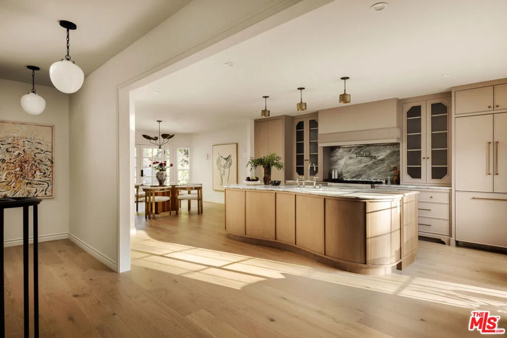 Los Angeles, California 90049, United States, 4 Bedrooms Bedrooms, ,5 BathroomsBathrooms,Residential,Pending,212276