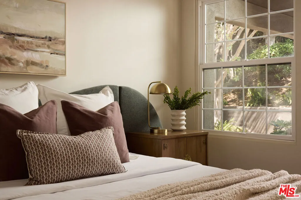 Los Angeles, California 90049, United States, 4 Bedrooms Bedrooms, ,5 BathroomsBathrooms,Residential,Pending,212276