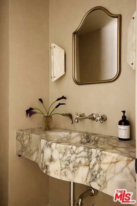 Los Angeles, California 90049, United States, 4 Bedrooms Bedrooms, ,5 BathroomsBathrooms,Residential,Pending,212276