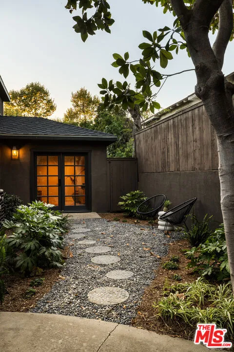 Los Angeles, California 90049, United States, 4 Bedrooms Bedrooms, ,5 BathroomsBathrooms,Residential,Pending,212276