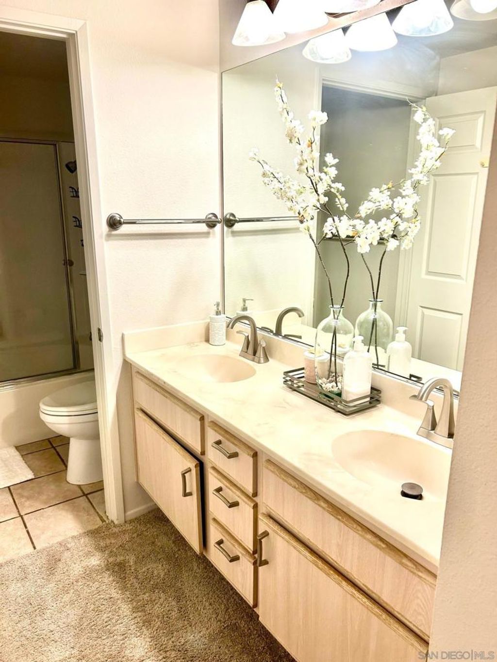 Photo of 640 Camino De La Reina #1405, San Diego, CA 92108 (MLS # 260006862SD)