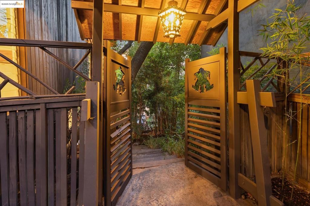 Photo of 2835 Morley Dr Dr, Oakland, CA 94611 (MLS # 41115637)