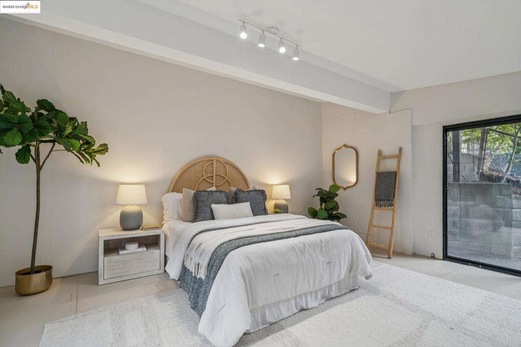PIEDMONT PINES - Residential