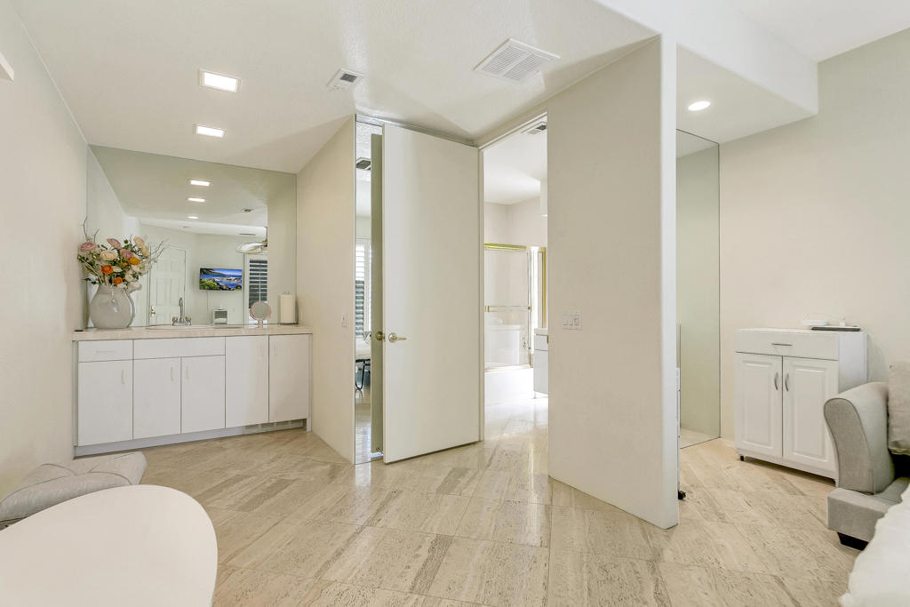 Lake La Quinta - Residential Lease