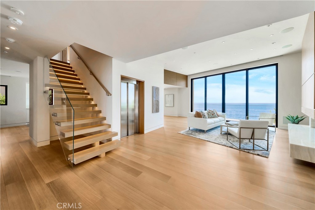 18 Lagunita Drive