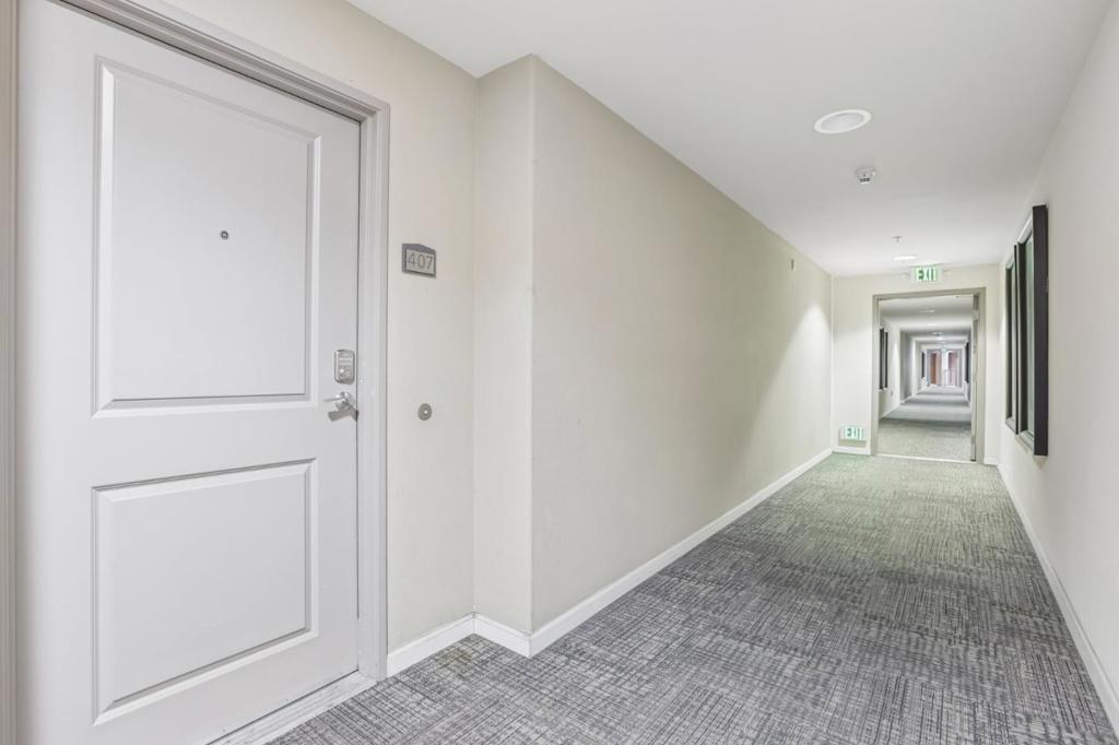 912 Campisi Way 407