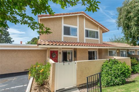 Photo of 1794 Aleppo Court, Thousand Oaks, CA 91362 (MLS # SR26088930)
