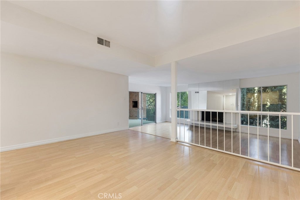 4807 Woodley Avenue 208