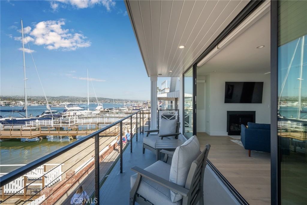 413 E Edgewater Avenue