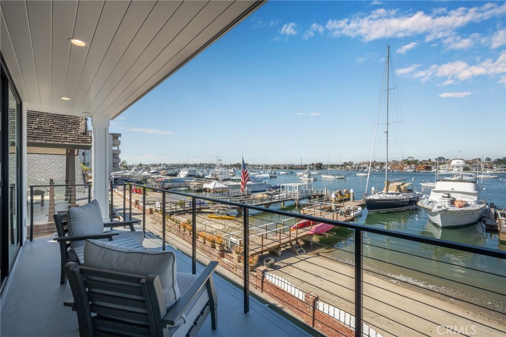 413 E Edgewater Avenue