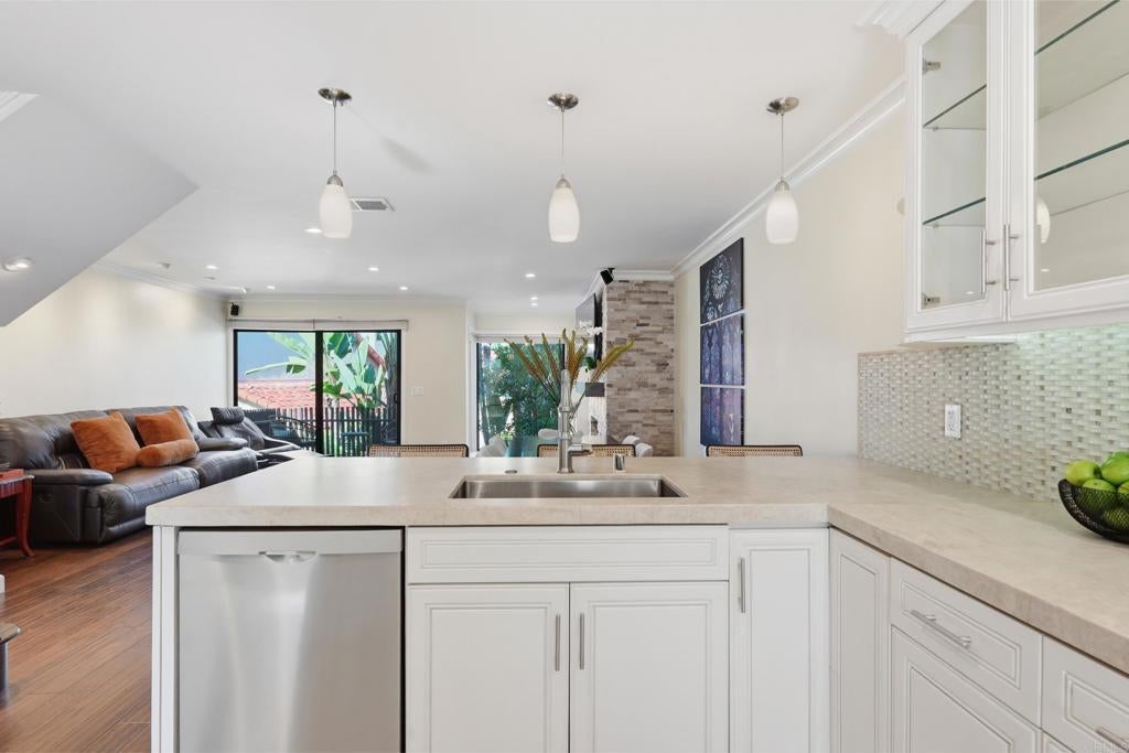 1907 Estrella De Mar Court A, Carlsbad CA 92009