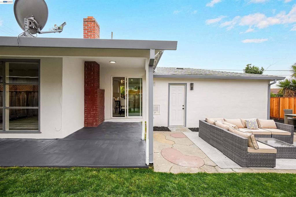 7 Newhall St ST, Hayward CA 94544