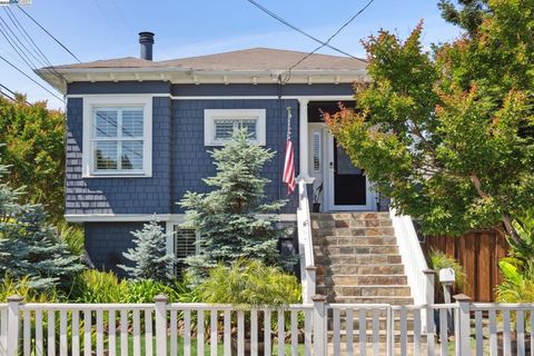 Photo of 2848 San Jose Avenue Ave, Alameda, CA 94501 (MLS # 41111273) Photo of 2848 San Jose Avenue Ave, Alameda, CA 94501 (MLS # 41111273)