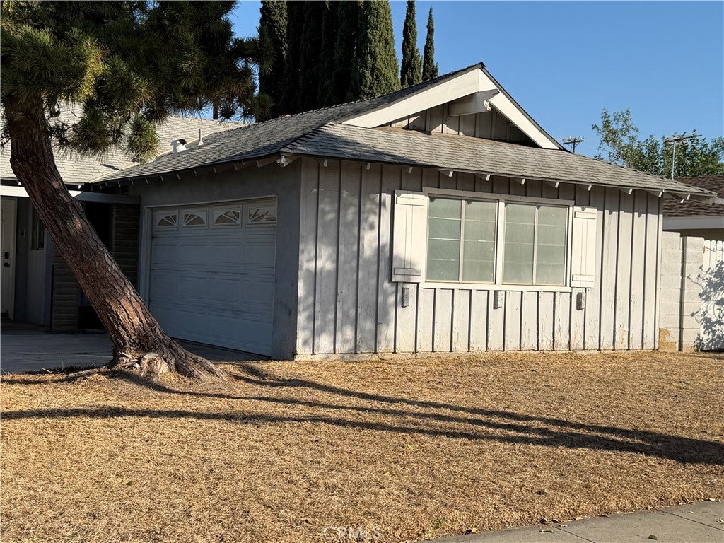 2637 N Fernside