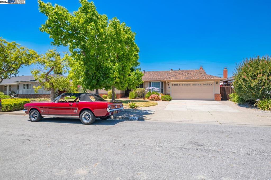 GLENMOOR GARDENS - Residential