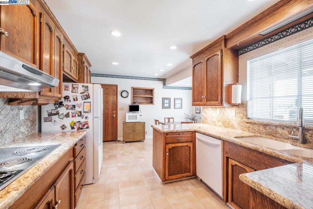 GLENMOOR GARDENS - Residential