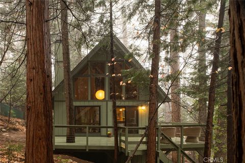 Photo of 28443 Altamont Court, Lake Arrowhead, CA 92352 (MLS # WS25264396)