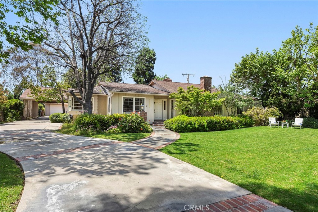 1127 Crestview Drive