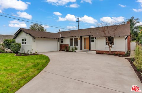 Photo of 21014 Baltar Street, Canoga Park, CA 91304 (MLS # 26642001)