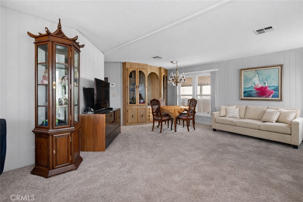 5200 Irvine Boulevard 256