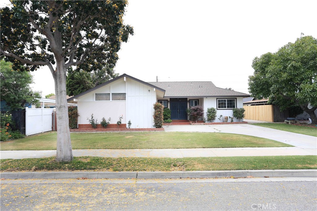 321 S Beachy Place
