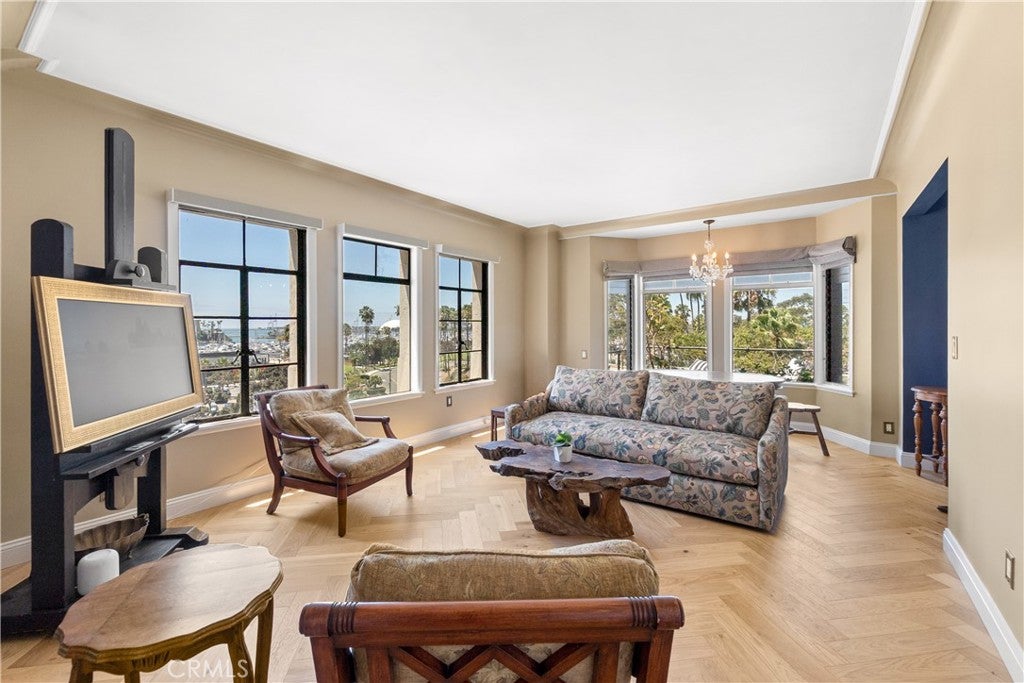 800 E Ocean Blvd 201