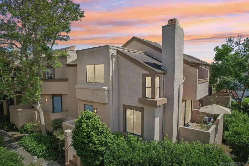 La Jolla, California 92037, United States, 2 Bedrooms Bedrooms, ,3 BathroomsBathrooms,Residential,Pending,181688