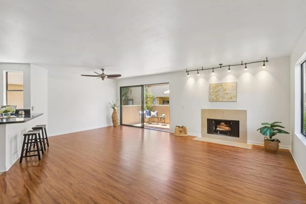 La Jolla, California 92037, United States, 2 Bedrooms Bedrooms, ,3 BathroomsBathrooms,Residential,Pending,181688