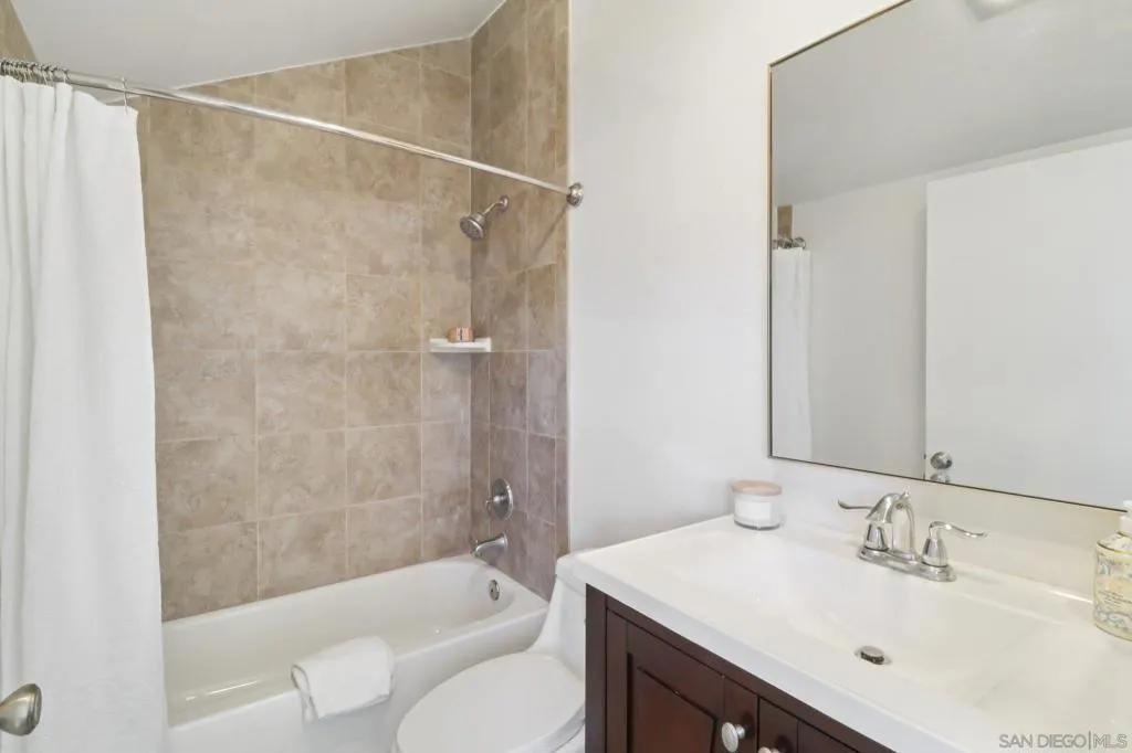 La Jolla, California 92037, United States, 2 Bedrooms Bedrooms, ,3 BathroomsBathrooms,Residential,Pending,181688