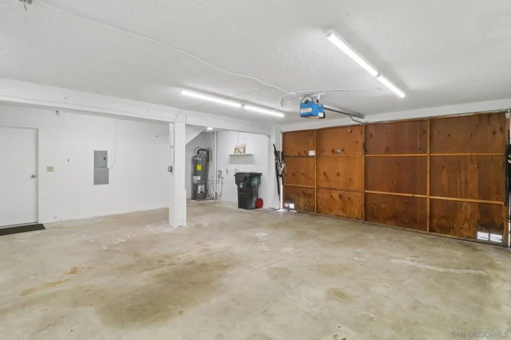 La Jolla, California 92037, United States, 2 Bedrooms Bedrooms, ,3 BathroomsBathrooms,Residential,Pending,181688