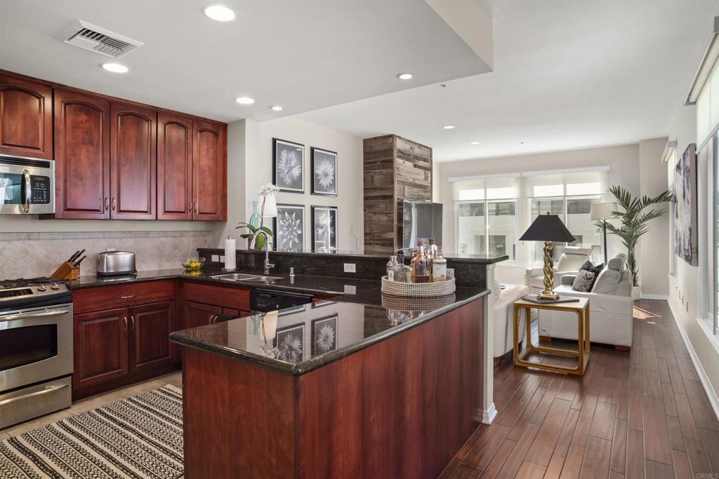 301 Mission Avenue 605