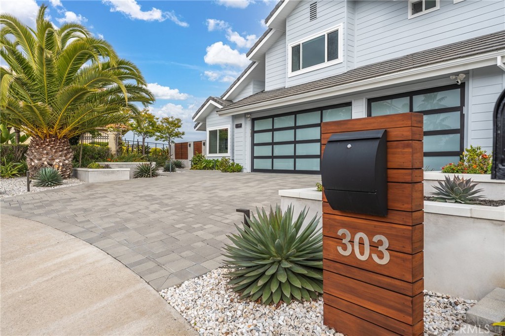 303 Calle Paisano