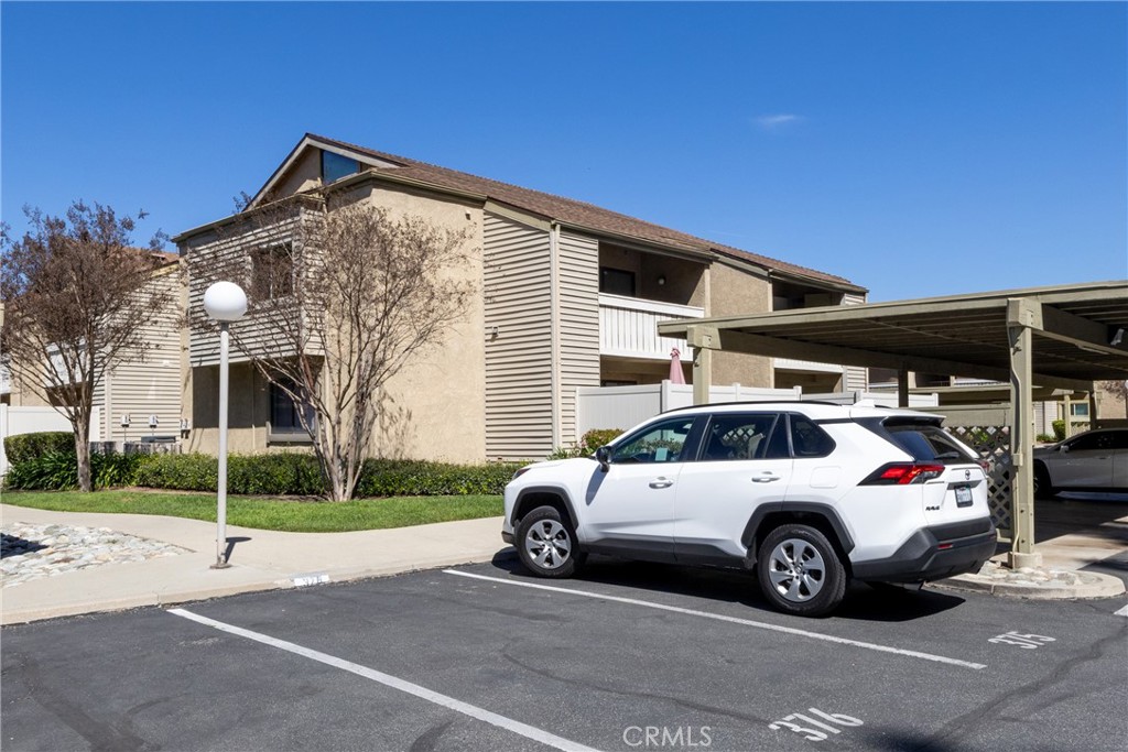 32 Town And Country Road